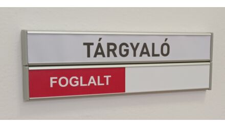 Információs táblák eltakarható feliratokkal